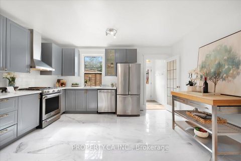 Photo 11 at 44 Beach View Crescent, Woodbine Corridor, Toronto