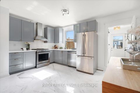 Photo 12 at 44 Beach View Crescent, Woodbine Corridor, Toronto