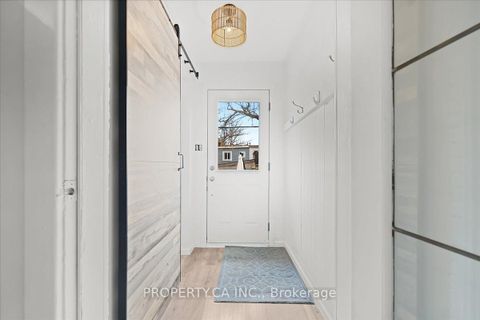 Photo 17 at 44 Beach View Crescent, Woodbine Corridor, Toronto