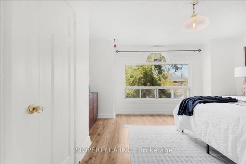 Photo 21 at 44 Beach View Crescent, Woodbine Corridor, Toronto