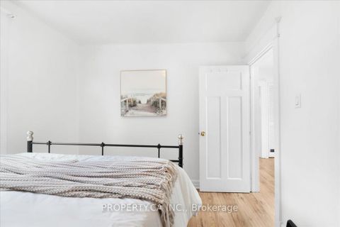 Photo 33 at 44 Beach View Crescent, Woodbine Corridor, Toronto