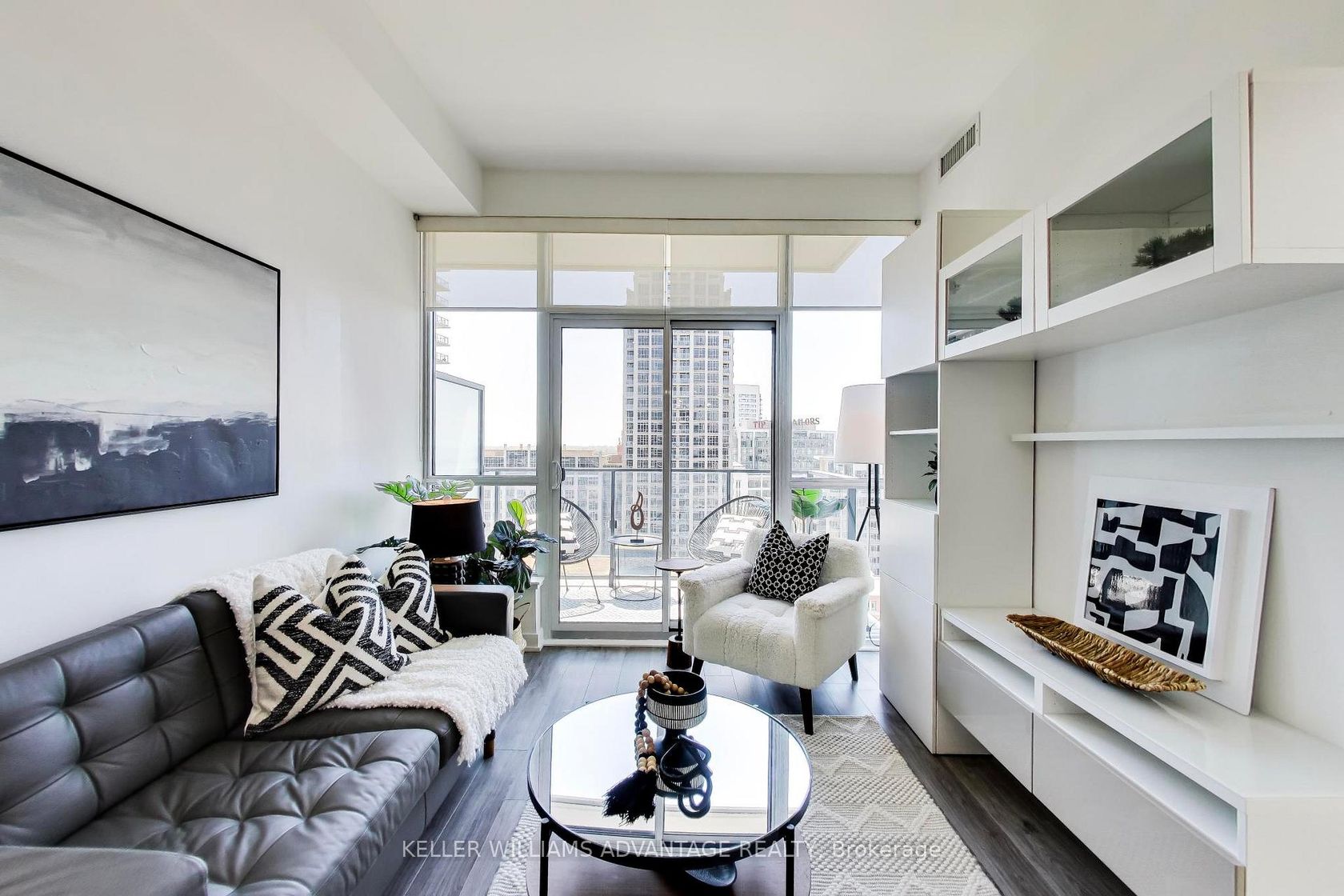 1608 - 50 Bruyeres Mews, Niagara, Toronto 