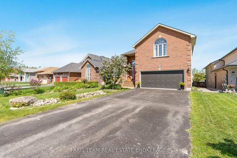 Photo 3 at 616 Glen Cedar Crescent, Rural Innisfil, Innisfil