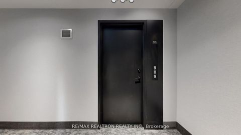 Photo 3 at 909 - 185 Deerfield Road, Central Newmarket, Newmarket