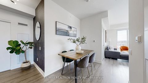 Photo 7 at 909 - 185 Deerfield Road, Central Newmarket, Newmarket