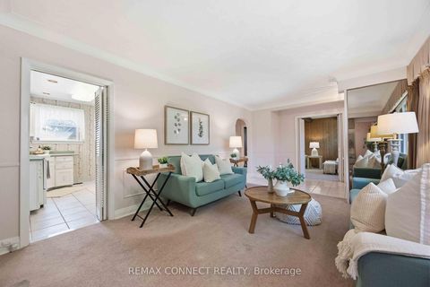 Photo 9 at 107 Fairglen Avenue, L'Amoreaux, Toronto