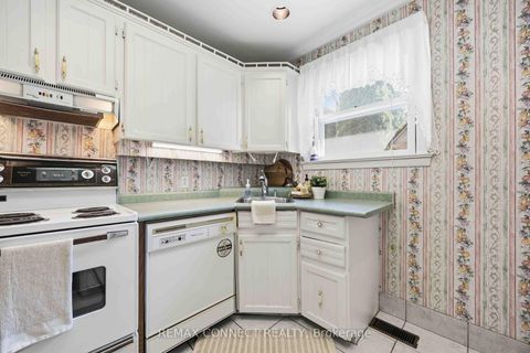 Photo 15 at 107 Fairglen Avenue, L'Amoreaux, Toronto
