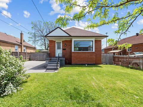 Photo 2 at 101 Whitley Avenue, CFB, Toronto