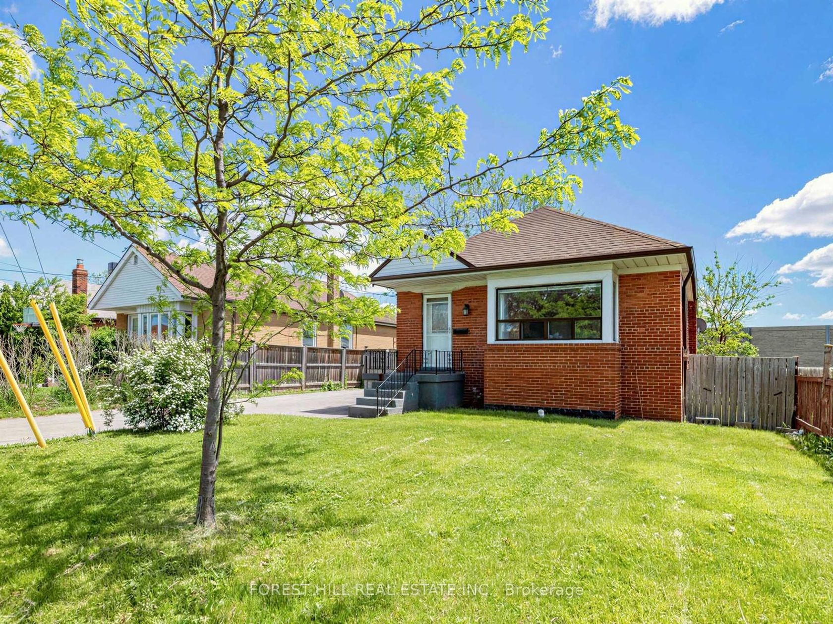 101 Whitley Avenue, CFB, Toronto 
