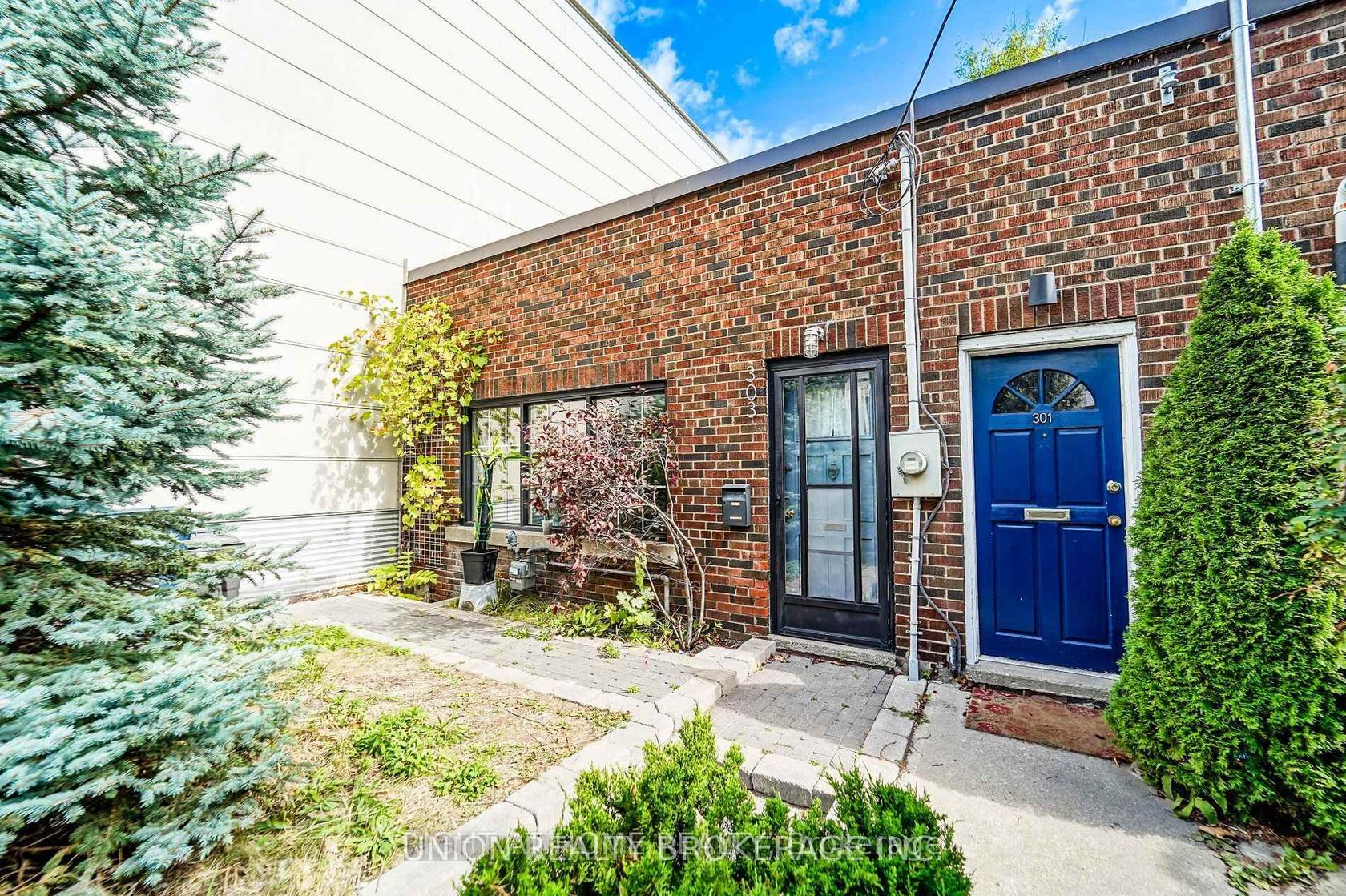 303 Coxwell Avenue, Woodbine Corridor, Toronto 