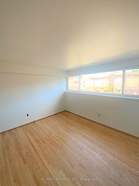 Photo 10 at 82 - 248 John Garland Boulevard, Clairville, Toronto
