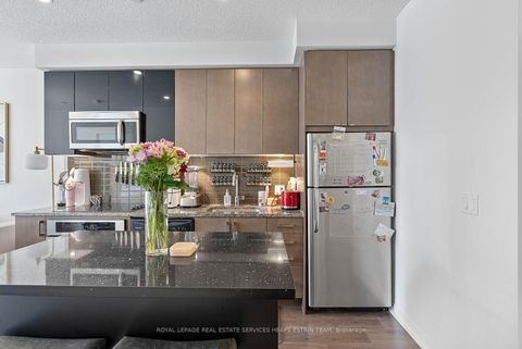 Photo 10 at 613 - 98 Lillian Street, Mount Pleasant West, Toronto