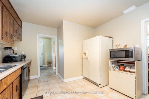 Photo 10 at 663 Woburn Avenue, Nortown, Toronto