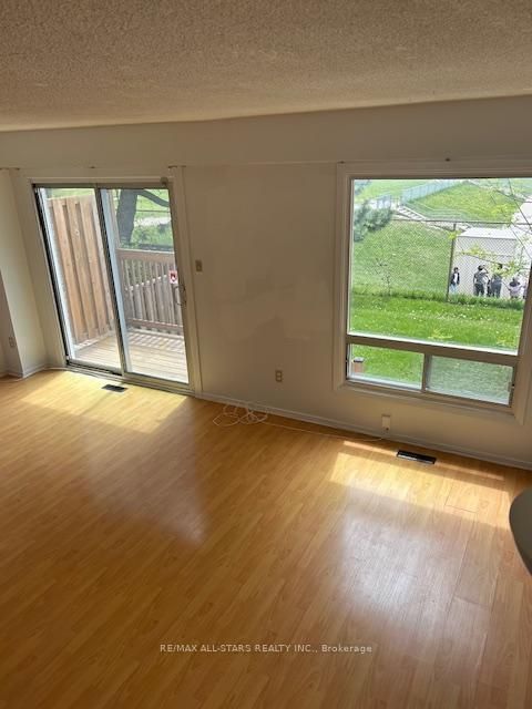 Photo 3 at 82 - 201 Alexmuir Boulevard, Agincourt North, Toronto