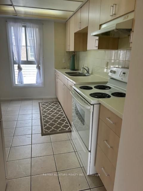 Photo 7 at 82 - 201 Alexmuir Boulevard, Agincourt North, Toronto