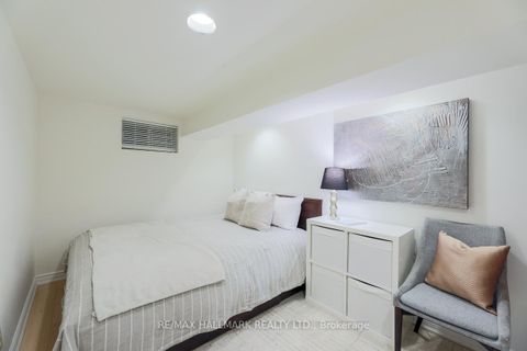 Photo 14 at 346 Roselawn Avenue, Eglinton, Toronto