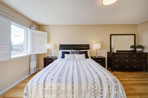 Photo 23 at 174 Goldenwood Crescent, Greensborough, Markham