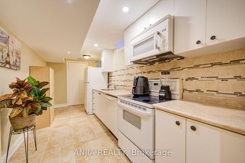 Photo 43 at 174 Goldenwood Crescent, Greensborough, Markham