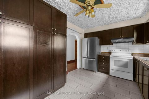 Photo 14 at 50 Apache Trail, Pleasant View, Toronto