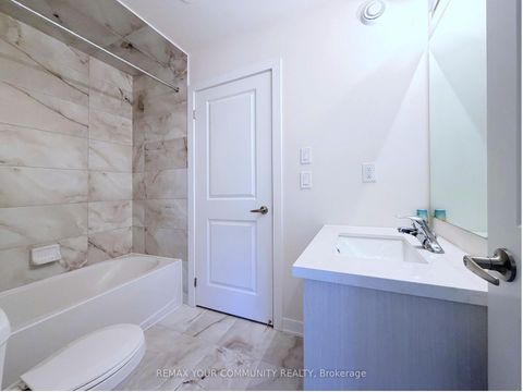 Photo 11 at 6B - 15100 Yonge Street, Aurora Village, Aurora