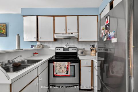 Photo 16 at 3 Muzzo Court, East Woodbridge, Vaughan