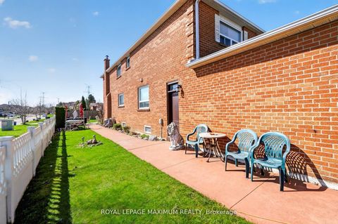 Photo 33 at 3 Muzzo Court, East Woodbridge, Vaughan