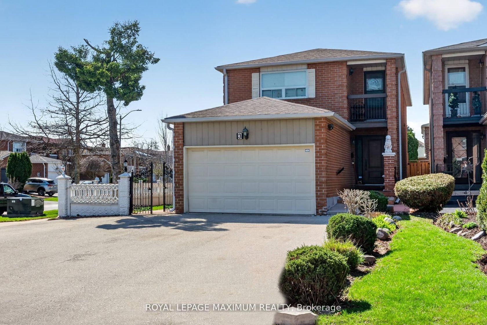 3 Muzzo Court, East Woodbridge, Vaughan photo number 2