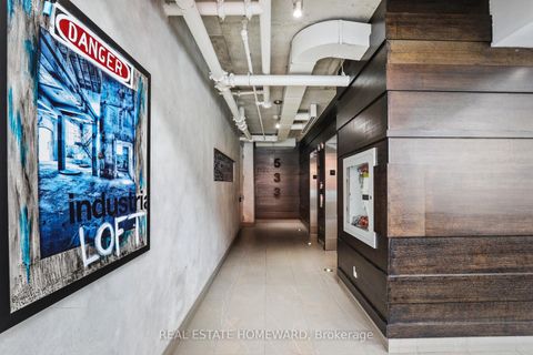 Photo 2 at 704 - 533 Richmond Street W, Waterfront Communities C1, Toronto
