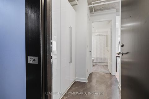 Photo 3 at 704 - 533 Richmond Street W, Waterfront Communities C1, Toronto