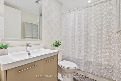 Photo 5 at 704 - 533 Richmond Street W, Waterfront Communities C1, Toronto