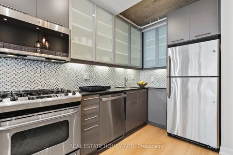 Photo 10 at 704 - 533 Richmond Street W, Waterfront Communities C1, Toronto
