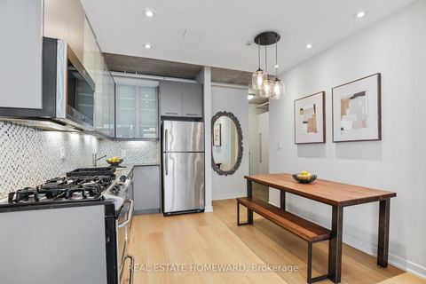 Photo 12 at 704 - 533 Richmond Street W, Waterfront Communities C1, Toronto