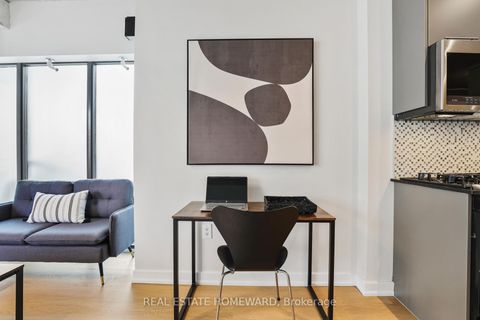 Photo 13 at 704 - 533 Richmond Street W, Waterfront Communities C1, Toronto