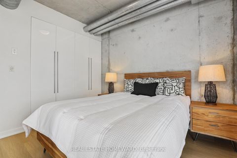 Photo 18 at 704 - 533 Richmond Street W, Waterfront Communities C1, Toronto