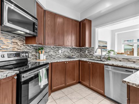Photo 14 at 32 Clarepark Court, Central East, Ajax