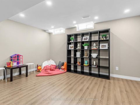 Photo 25 at 32 Clarepark Court, Central East, Ajax
