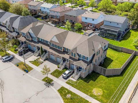 Photo 34 at 32 Clarepark Court, Central East, Ajax