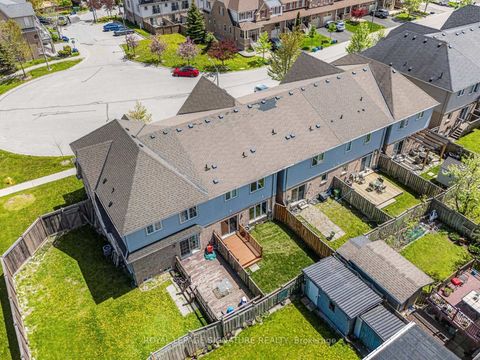 Photo 36 at 32 Clarepark Court, Central East, Ajax