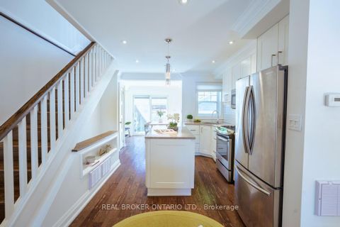 Photo 12 at 5 Heyworth Crescent S, Danforth, Toronto