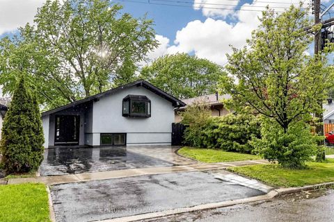 Photo 1 at 26 Cartier Crescent, Bendale, Toronto