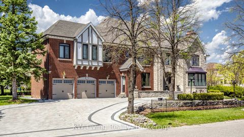 Photo 2 at 2 Cortina Court N, Bayview Hill, Richmond Hill
