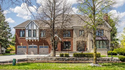 Photo 3 at 2 Cortina Court N, Bayview Hill, Richmond Hill