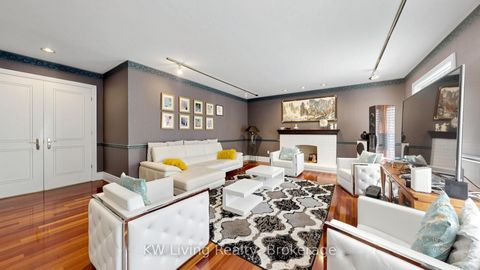 Photo 8 at 2 Cortina Court N, Bayview Hill, Richmond Hill