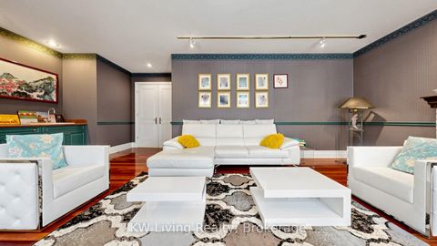 Photo 9 at 2 Cortina Court N, Bayview Hill, Richmond Hill