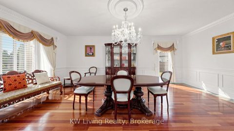 Photo 12 at 2 Cortina Court N, Bayview Hill, Richmond Hill