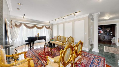 Photo 14 at 2 Cortina Court N, Bayview Hill, Richmond Hill