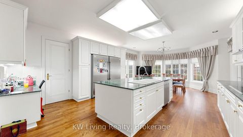Photo 17 at 2 Cortina Court N, Bayview Hill, Richmond Hill