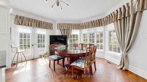 Photo 18 at 2 Cortina Court N, Bayview Hill, Richmond Hill