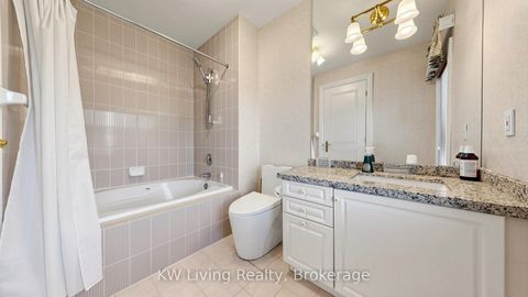 Photo 40 at 2 Cortina Court N, Bayview Hill, Richmond Hill
