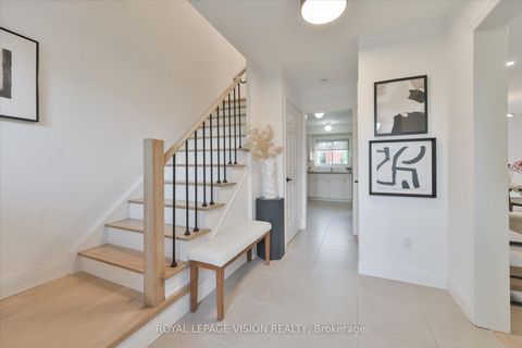 Photo 3 at 126 Richbell Street, Brownridge, Vaughan